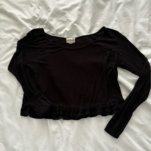Long sleeve cropped black shirt
